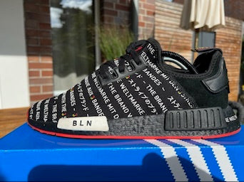 Adidas Sneaker NMD R1 Berlin Schwarz Weiss Cyan ·Gr 44,5· Herren Originals Streetwear