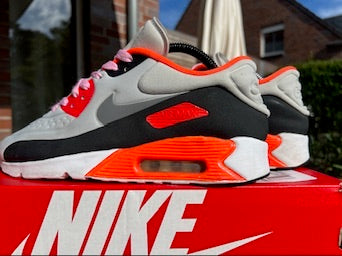 Nike Air Max 90 Ultra SE | Grau-Rot | Größe 42,5 EU
