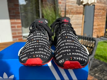 Adidas Sneaker NMD R1 Berlin Schwarz Weiss Cyan ·Gr 44,5· Herren Originals Streetwear