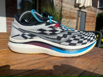 Saucony Sneaker Endorphin Pro 2 Weiss Schwarz ·Gr 43· Herren Running Performance