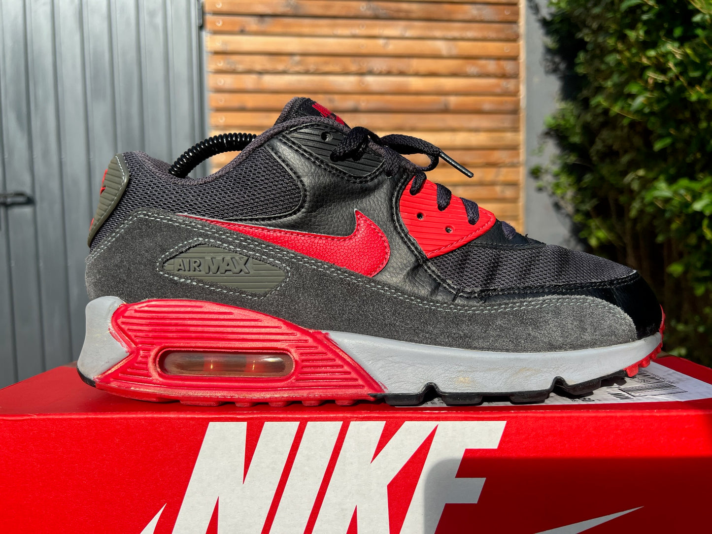 Nike Sneaker Air Max 90 Essential Schwarz Grau Rot ·Gr 44· Herren Retro Running