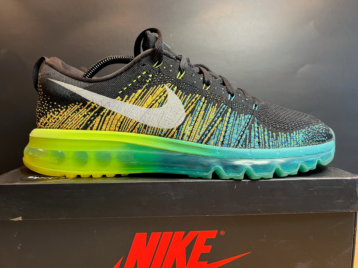 Nike Sneaker Flyknit Max Schwarz Gruen ·Gr 45,5· Herren Running Performance