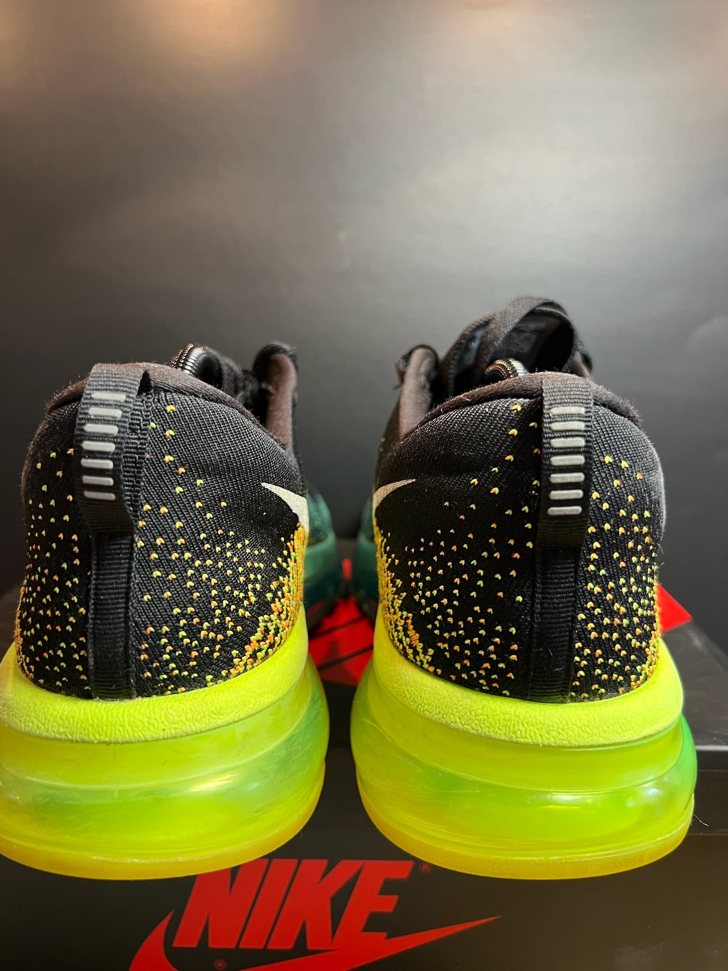 Nike Sneaker Flyknit Max Schwarz Gruen ·Gr 45,5· Herren Running Performance