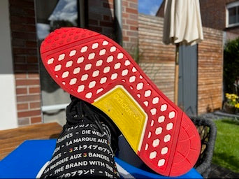 Adidas Sneaker NMD R1 Berlin Schwarz Weiss Cyan ·Gr 44,5· Herren Originals Streetwear