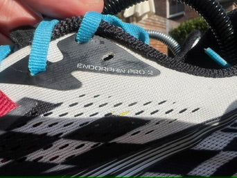 Saucony Sneaker Endorphin Pro 2 Weiss Schwarz ·Gr 43· Herren Running Performance