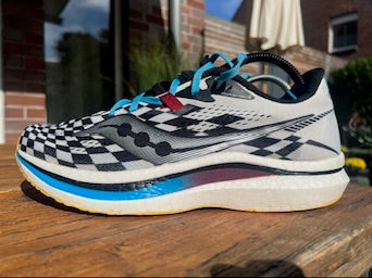 Saucony Sneaker Endorphin Pro 2 Weiss Schwarz ·Gr 43· Herren Running Performance