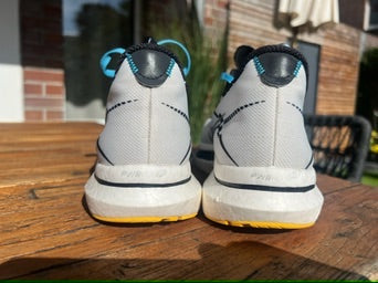 Saucony Sneaker Endorphin Pro 2 Weiss Schwarz ·Gr 43· Herren Running Performance