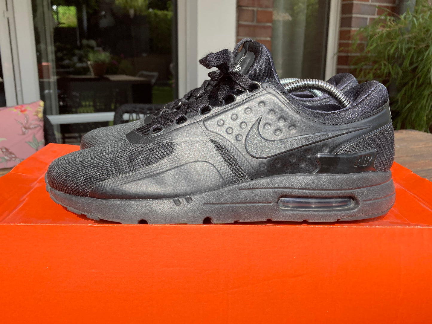 NIKE AIR MAX ZERO ESSENTIAL "TRIPLE BLACK" / GR 43