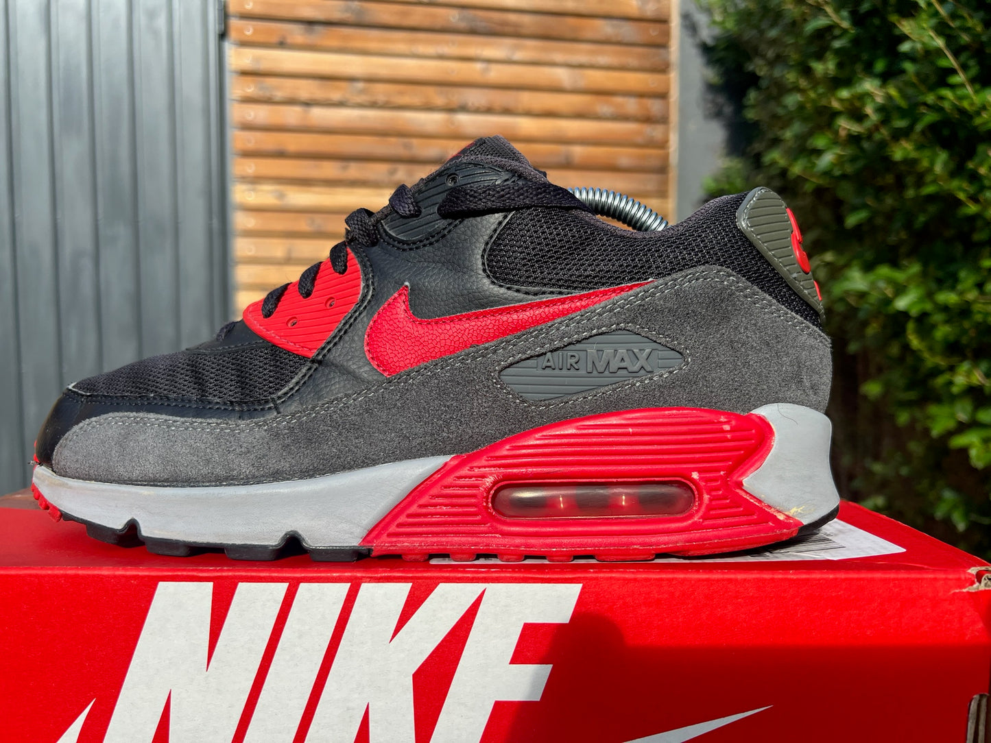 Nike Sneaker Air Max 90 Essential Schwarz Grau Rot ·Gr 44· Herren Retro Running