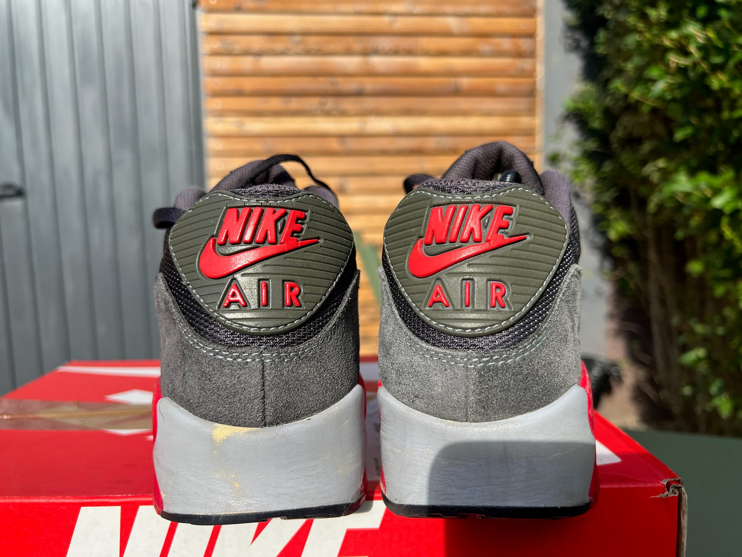 Nike Sneaker Air Max 90 Essential Schwarz Grau Rot ·Gr 44· Herren Retro Running