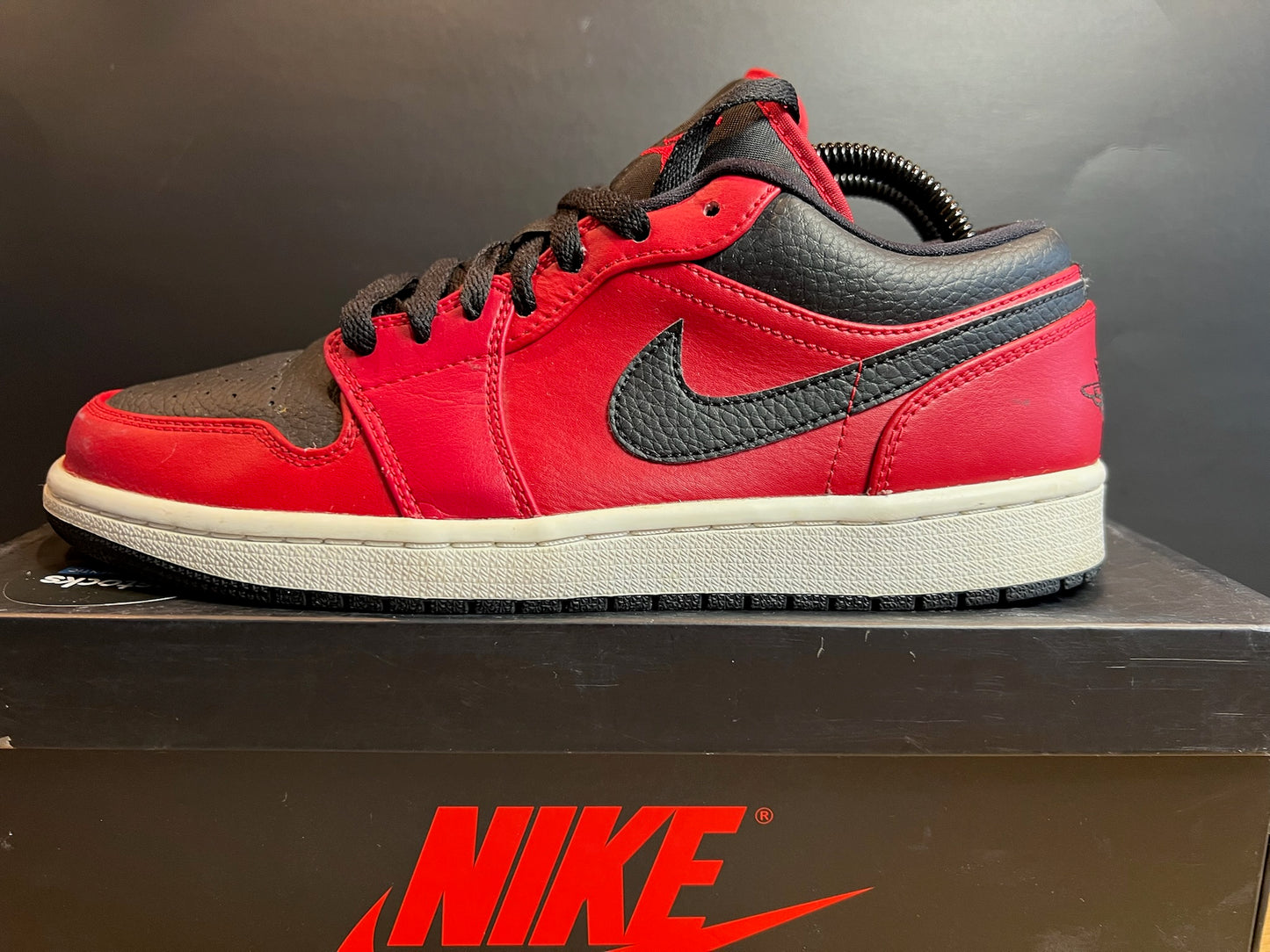 Nike Sneaker Air Jordan 1 Low Rot Schwarz Weiss ·Gr 42· Herren Retro Basketball