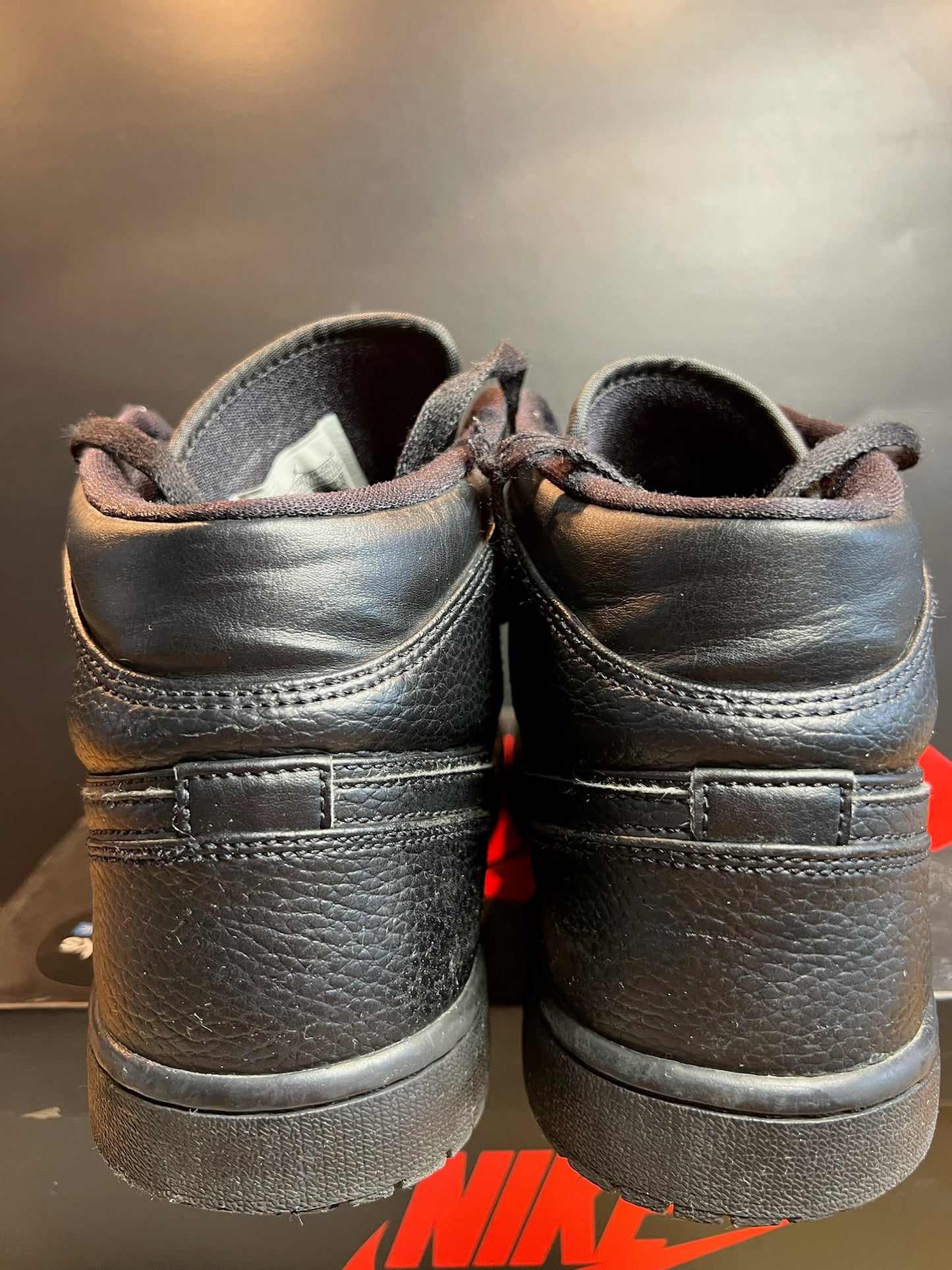 Nike Sneaker Air Jordan 1 Mid Triple Black ·Gr 43· Herren Retro Basketball Schuhe