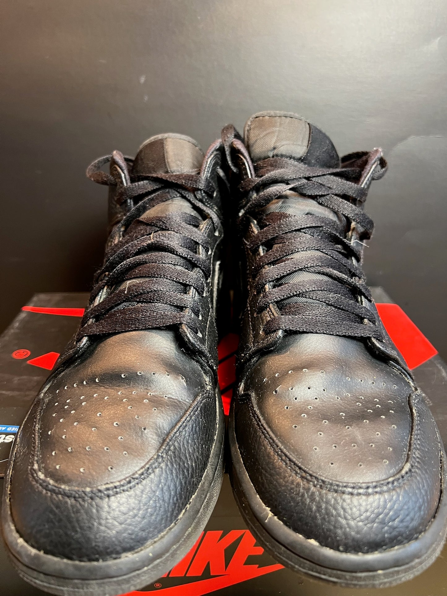 Nike Sneaker Air Jordan 1 Mid Triple Black ·Gr 43· Herren Retro Basketball Schuhe