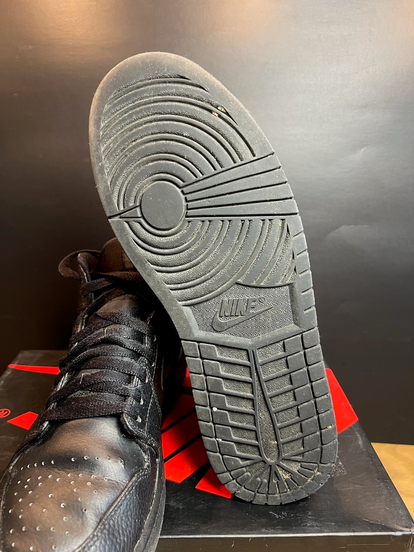 Nike Sneaker Air Jordan 1 Mid Triple Black ·Gr 43· Herren Retro Basketball Schuhe