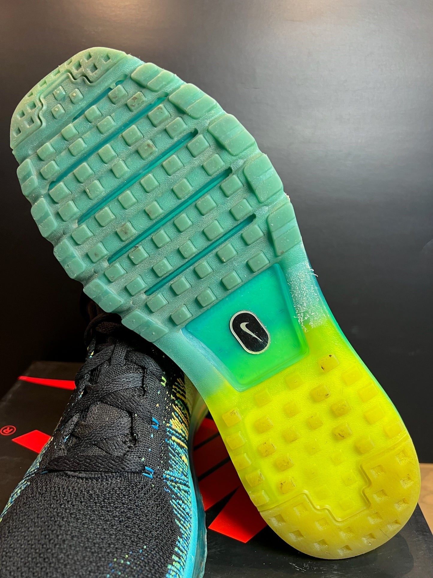 Nike Sneaker Flyknit Max Schwarz Gruen ·Gr 45,5· Herren Running Performance